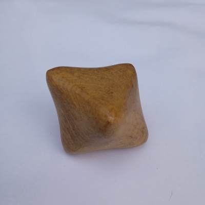 Dụng cụ massage N H home bằng gỗ thơm hình thoi