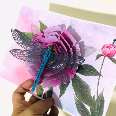 Thiệp 3D Pop Up Chuồn Chuồn & Hoa Mẫu Đơn – Thiệp Hoa Nghệ Thuật, Thiệp Chúc Mừng, Sinh Nhật, F08