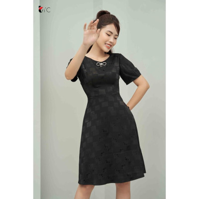 Đầm tafta lụa hoa ô, tay bồng, cài nơ đá Tri