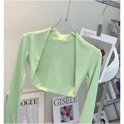 Áo khoác thể thao dáng ngắn nhẹ, nhanh khô cho nữ