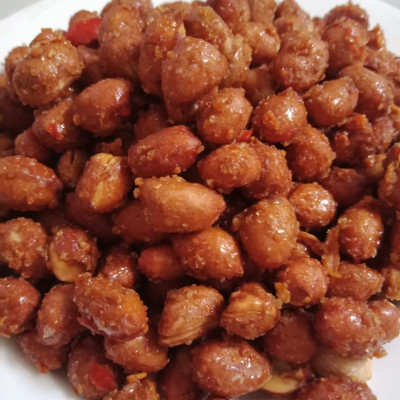 ĐẬU PHỘNG TỎI ỚT THƯỢNG HẠNG HIỆU TÂN LỘC PHÁT(HŨ PET 400G)