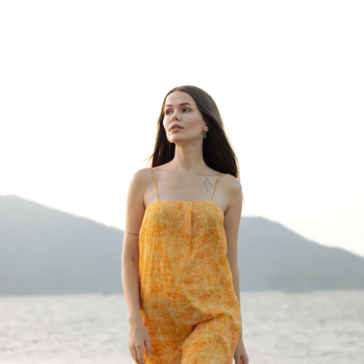 Đầm Hai Dây Suông, Đầm xẻ tà, Đầm Vàng Linen Kim Diệp thời trang thiết kế Hity