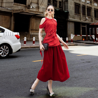 Áo đỏ cổ khoét vai NGADO