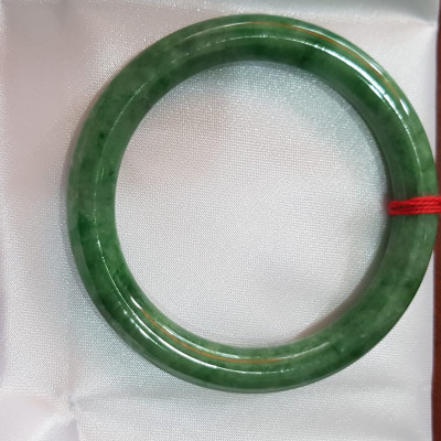 Vòng Cẩm Thạch tự nhiên mới Đậu Lý Sao Sao 56mm x cọng 9mm cao cấp sịn đẹp Vòng tay màu xanh đậu lý bông đậm đều bóng mượt đẹp Nữ 54kg - 64kg đeo rất đẹp sang tay món quà tặng Mẹ , người thân ý nghĩa ạ