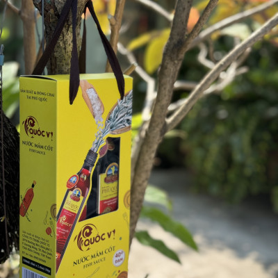 Hộp Tết 2 Chai Nước Mắm Cốt Phú Quốc Quốc Vị Độ Đạm 40N Chai Thủy Tinh 520ml Cá Cơm