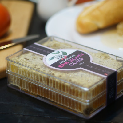 Mật Ong Bánh Tổ Jade Mountain Chứa Sáp Ong Nguyên Vẹn Chất Lượng Cao 500gr