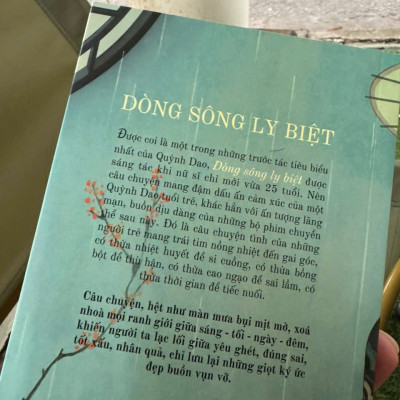 [Giải cứu sách hay, xả kho chống ế] DÒNG SÔNG LY BIỆT - Quỳnh Dao - Chu Thanh Nga; Đàm Hưng dịch - Huy Hoàng - NXB Văn học